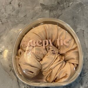 Sleepy Tie Protect Your Blowout! Size Small Color Blondie New!